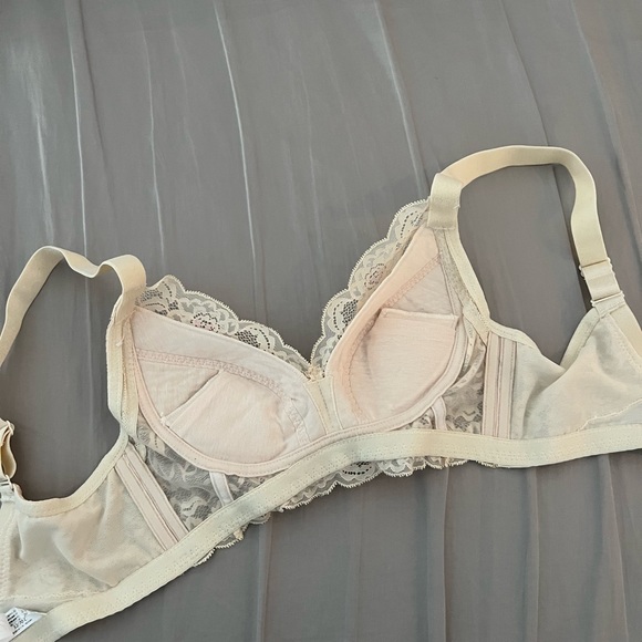 Taiwan Yuru Lace Bra in Nude Color 32C - Picture 4 of 9